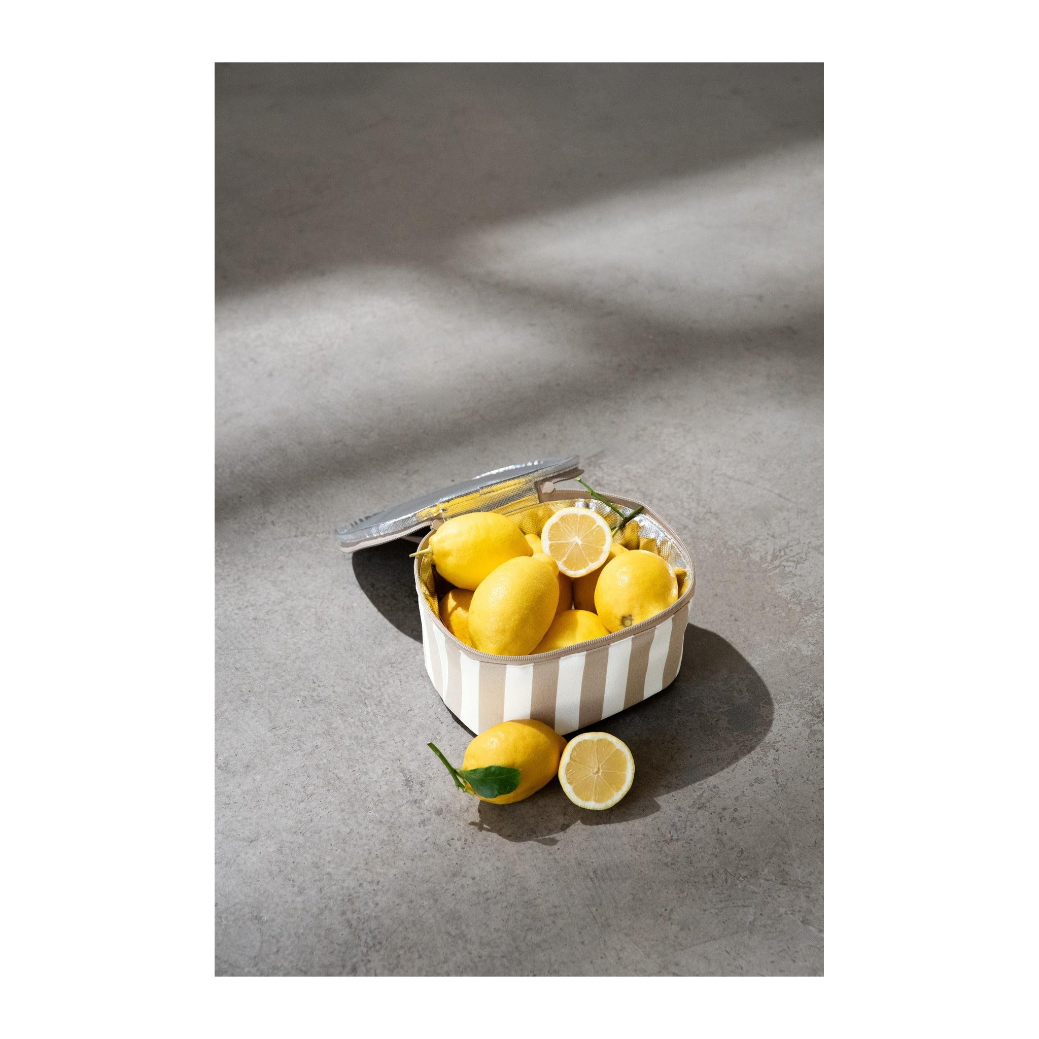 Reisenthel coolerbag S pocket summerstripes coffee