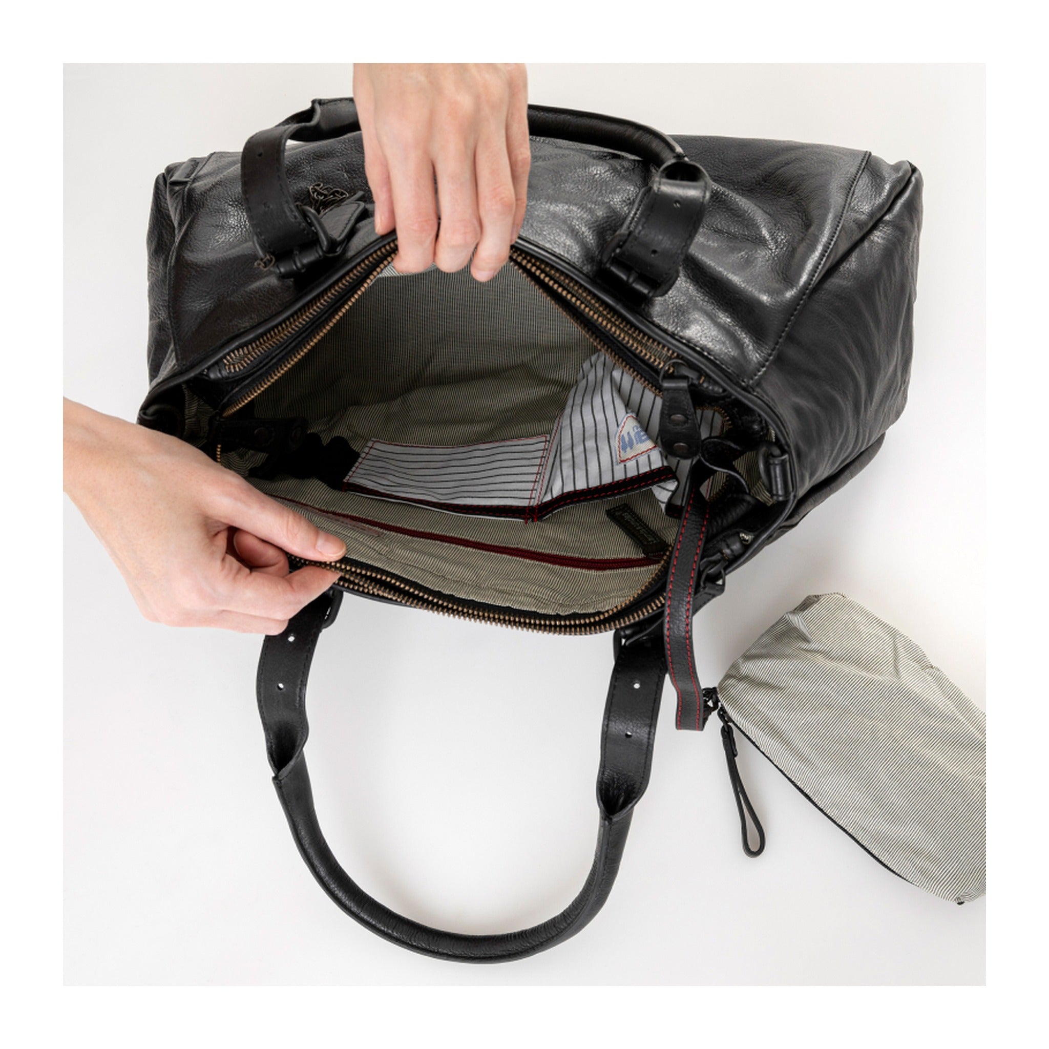 a&u Mrs. Shortbread/BS Handtasche L black smoke "Grandma´s Luxury-Club"