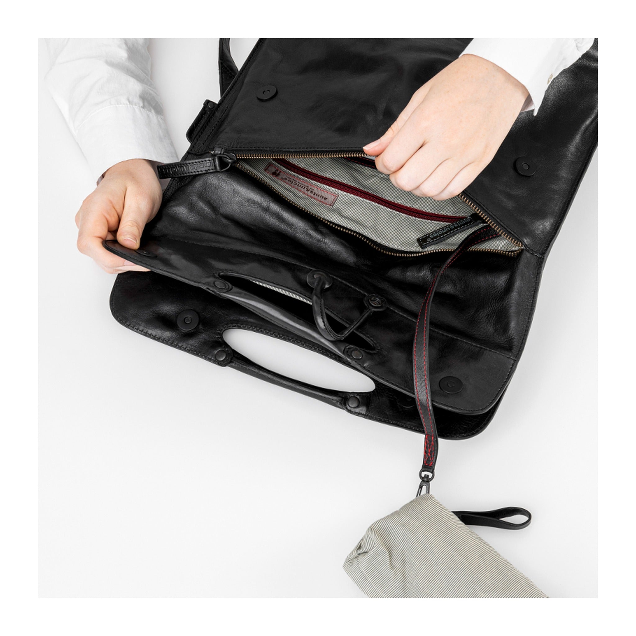 a&u Mrs. Apple Strudel Rucksack multif. black smoke "Grandma´s Luxury Club"