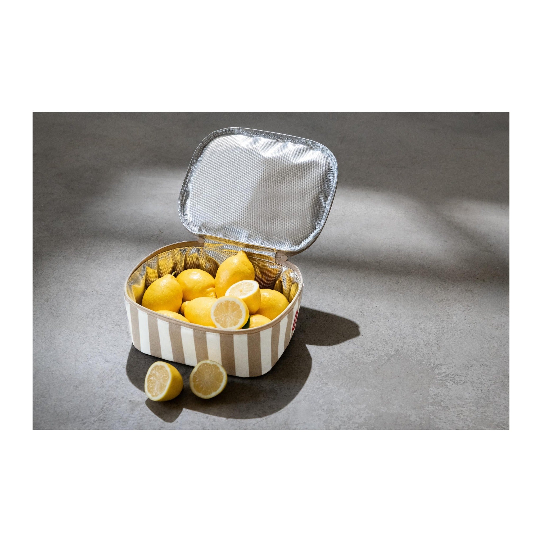 Reisenthel coolerbag M pocket summerstripes coffee